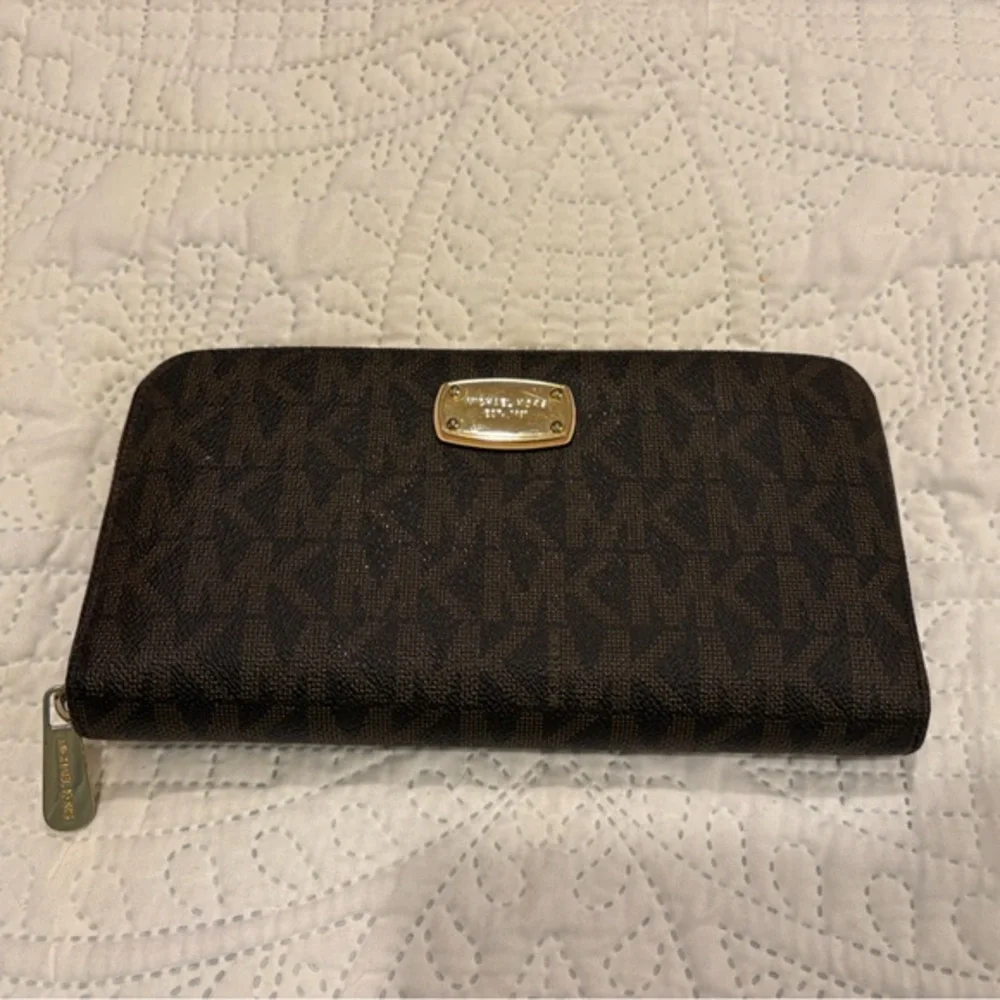 Michael Kors Jet Set Travel continental zip-around wallet in the signature brown